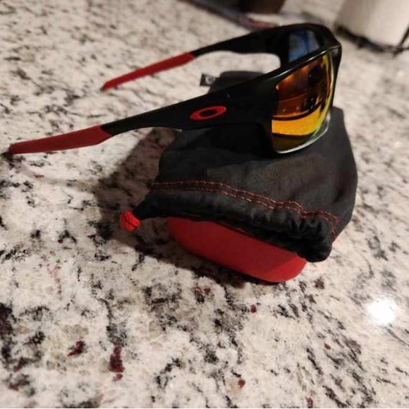 MENS OAKLEY X FERRARI SUNGLASSES! MAKE AN OFFER😎 - Picture 2 of 4